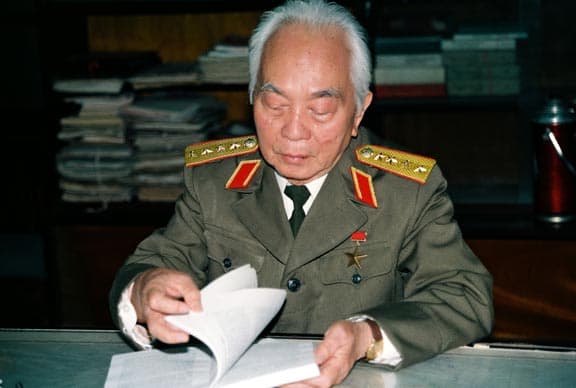 Đại tướng với vấn đề phát huy nhân tố con người trong sức mạnh chiến đấu của quân đội