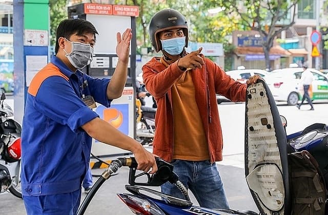 Xăng dầu đồng loạt giảm giá