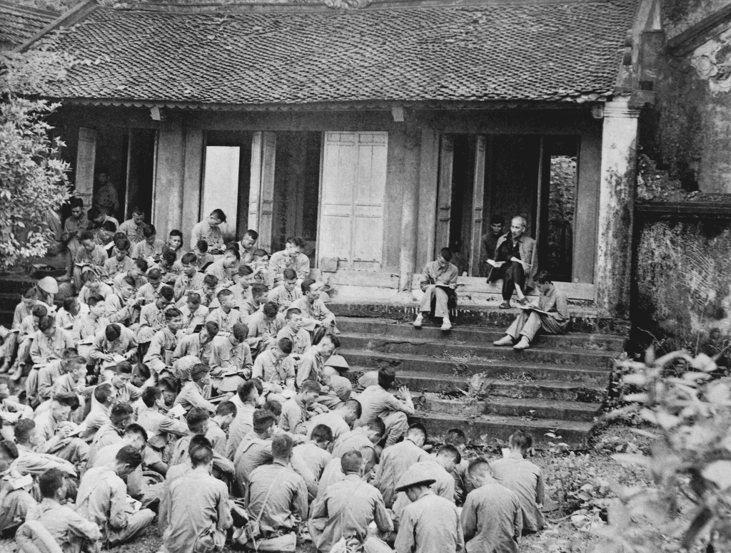 5-9-1954: Bác Hồ cảnh báo "đạn bọc đường"