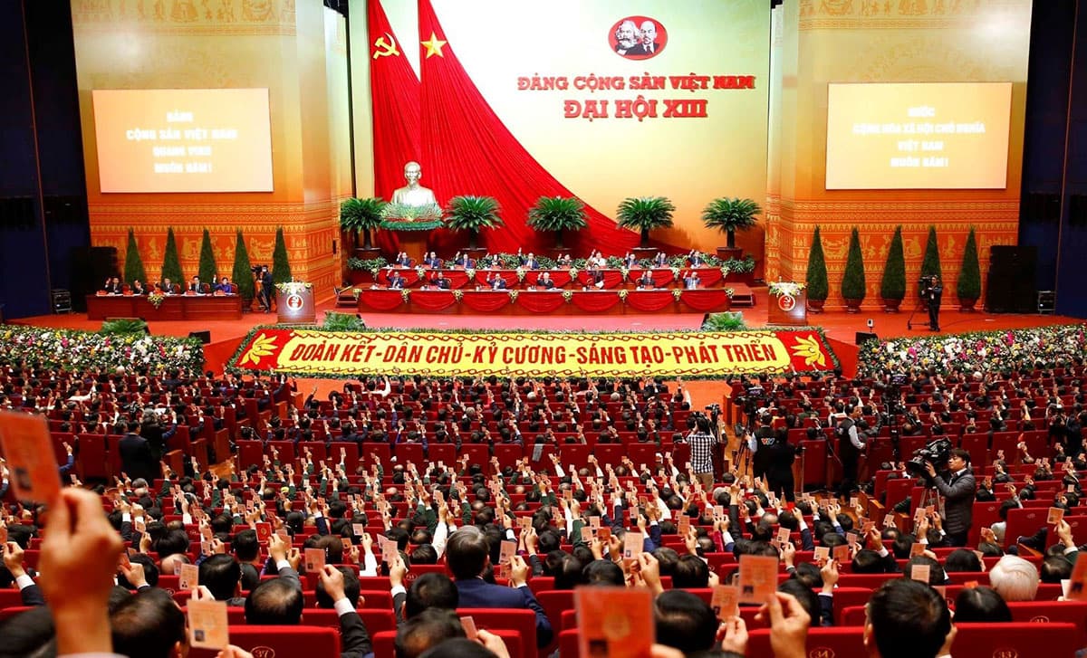 Nắm vững những vấn đề cốt yếu trong cuộc đấu tranh chống các quan điểm sai trái, thù địch
