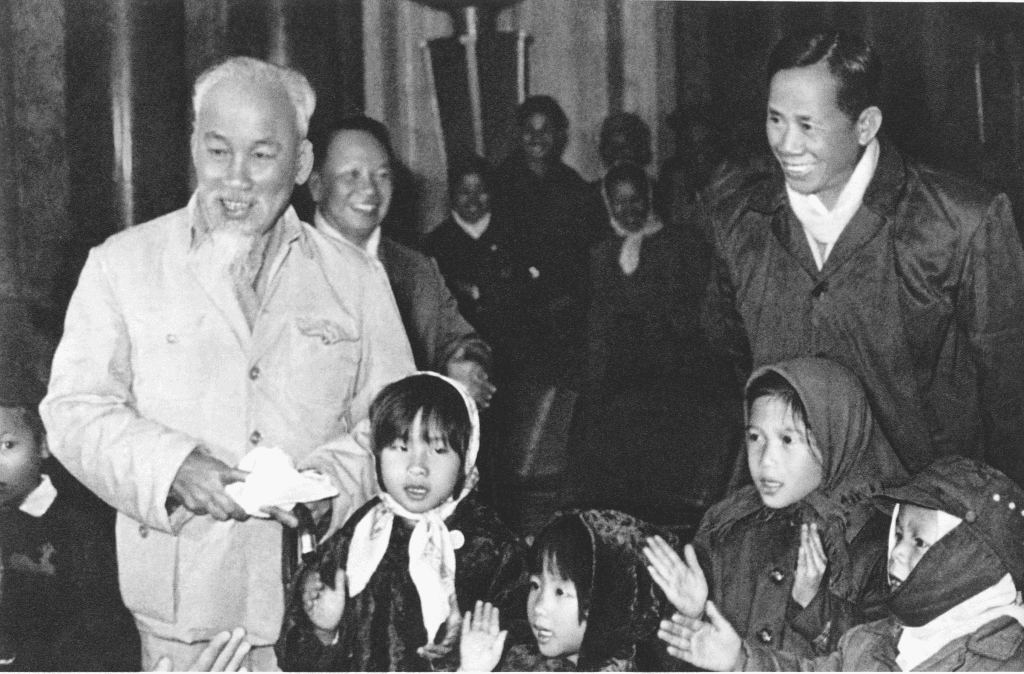 13-9-1958: Bác Hồ căn dặn chuyện trồng cây – trồng người