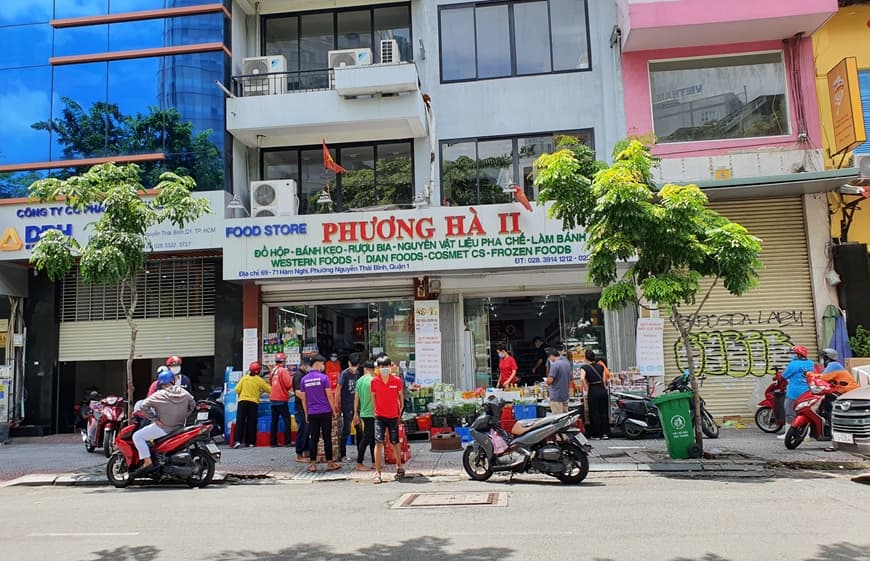Nguy cơ lây nhiễm Covid-19 từ thị trường bánh Trung thu