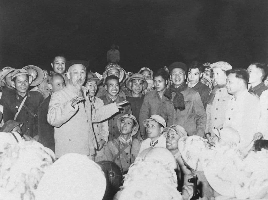 25-9-1947: Bác Hồ đề nghị gửi tiền lương mua chăn và áo rét cho chiến sĩ