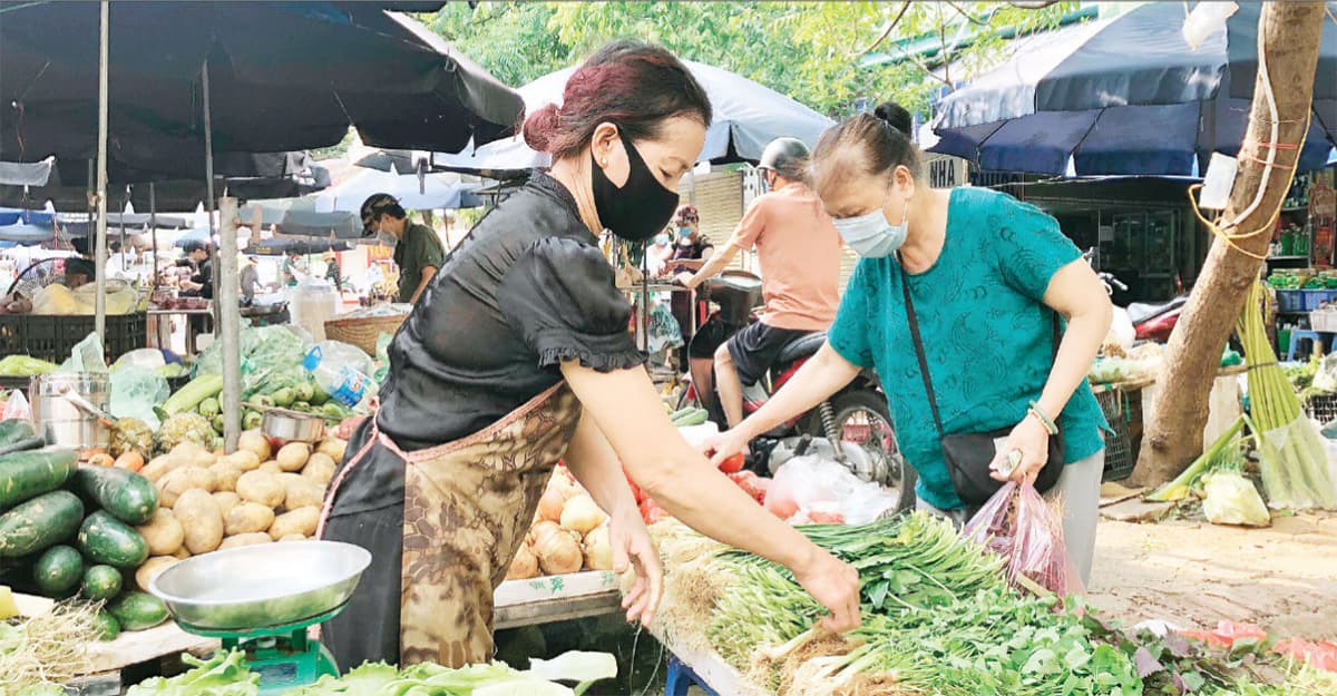 Hàng hóa dồi dào, giá ổn định