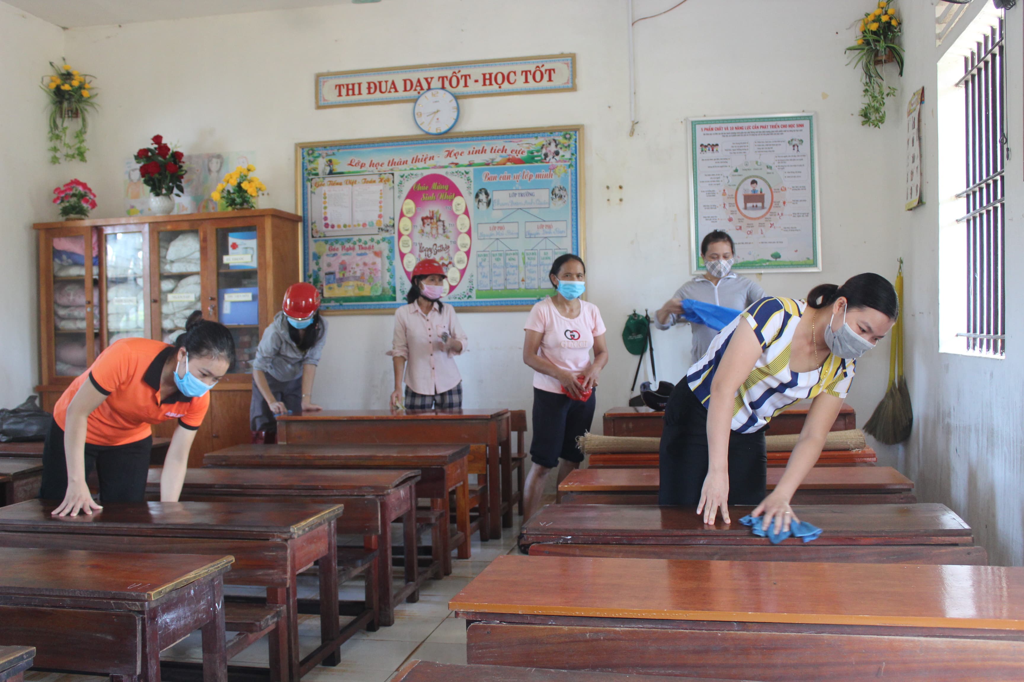 Các trường học ở Quỳnh Lưu khẩn trương vệ sinh trường lớp chuẩn bị đón học sinh