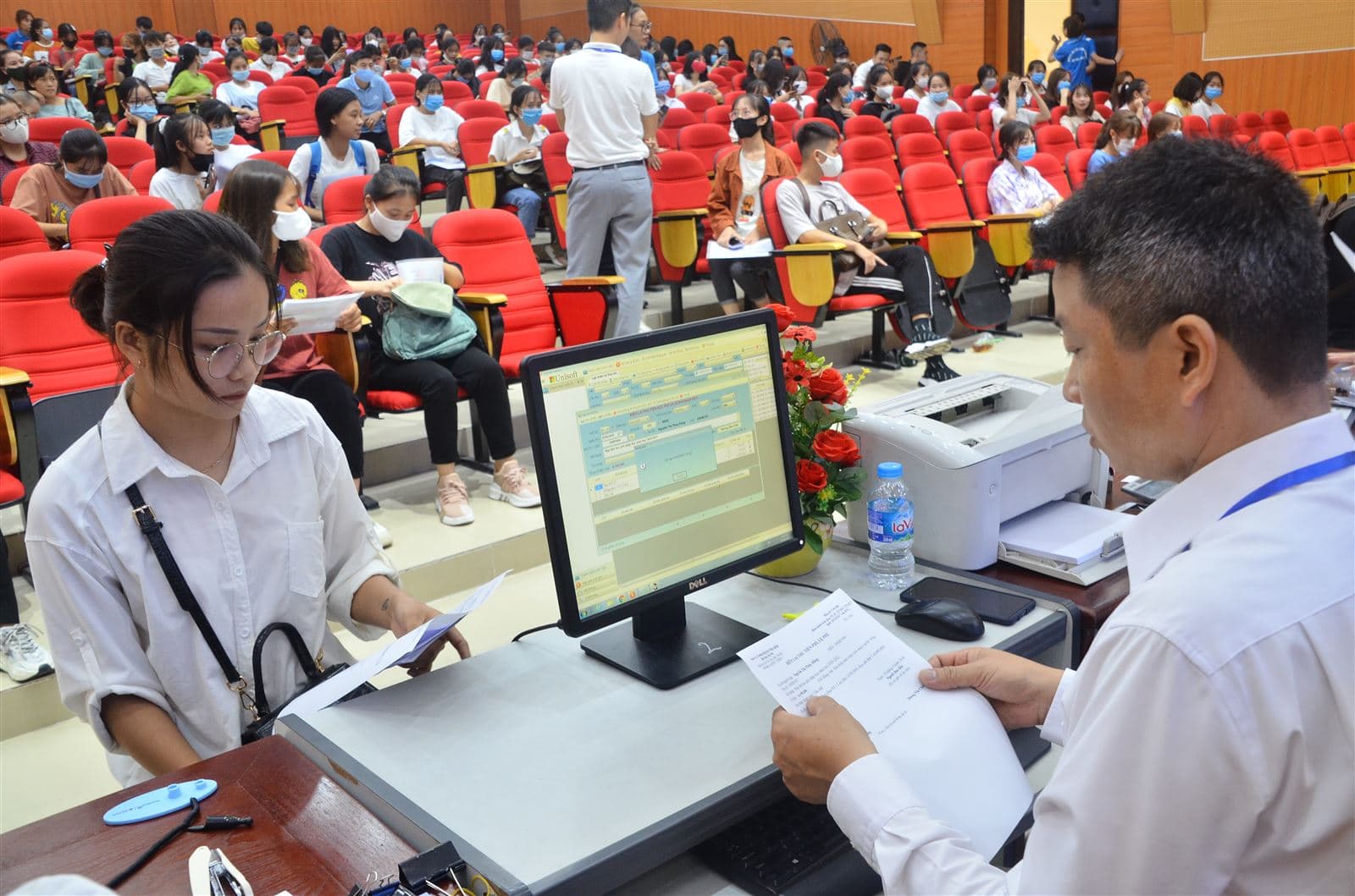 Cơ hội việc làm không dễ ở những ngành “hot”