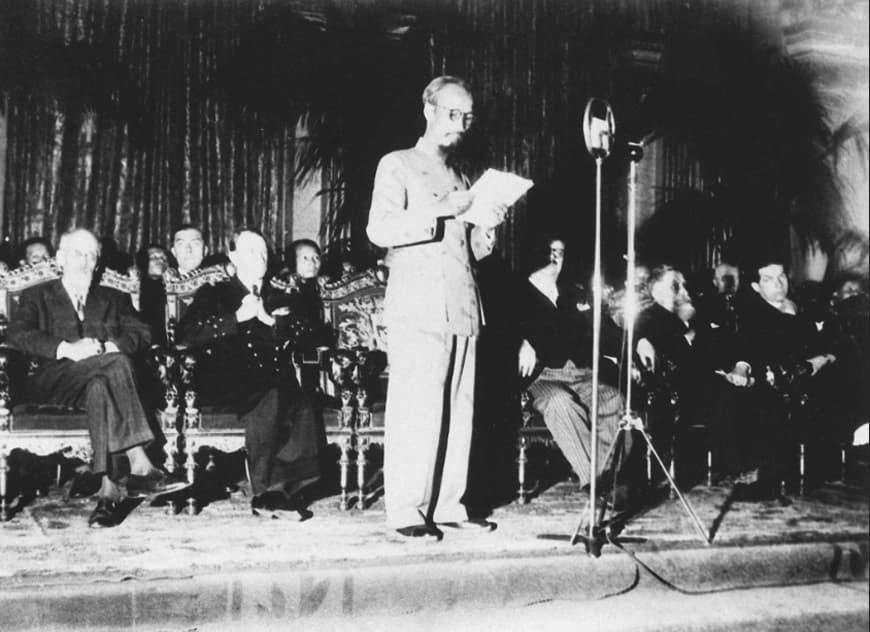 7-10-1954: Bác Hồ căn dặn “Đấu tranh trong hòa bình”