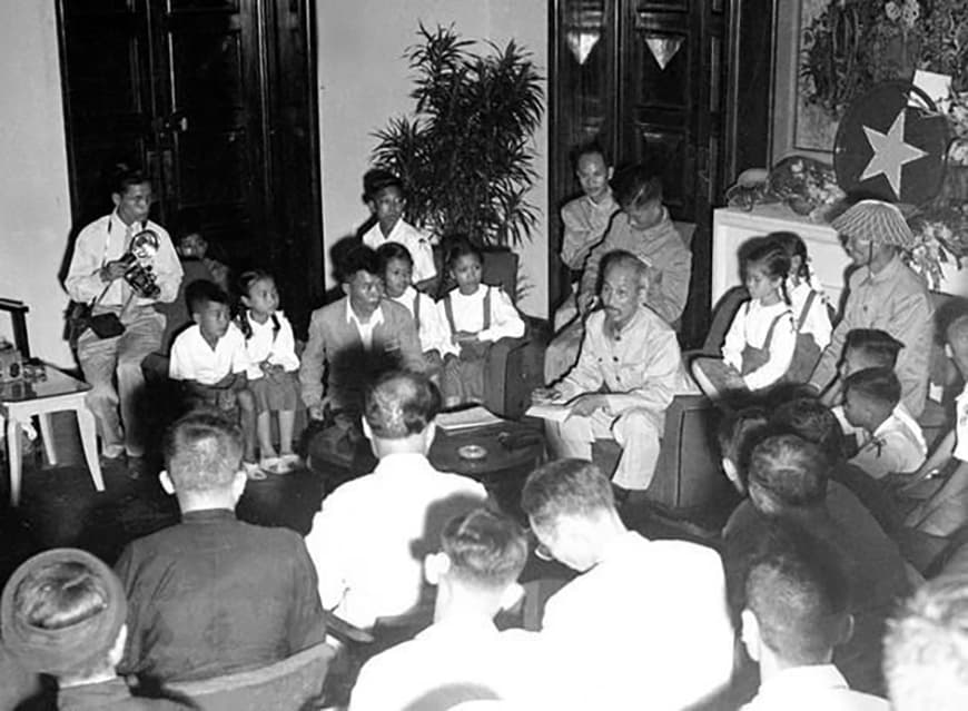 16-10-1954: Bác mong muốn Thủ đô làm gương mẫu, đầu tàu cho cả nước
