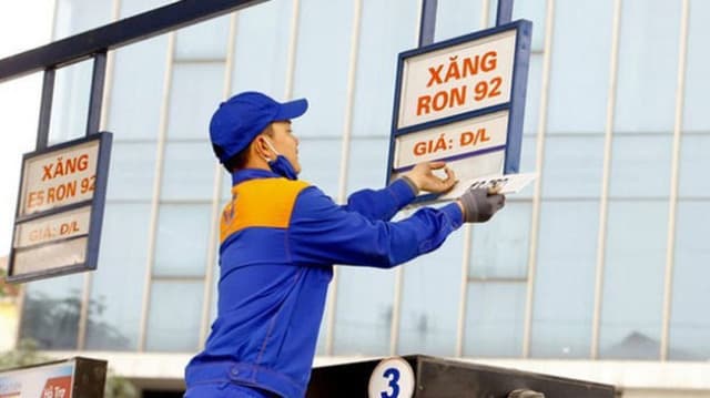 Giá xăng thế giới tăng mạnh, giá xăng trong nước ra sao?