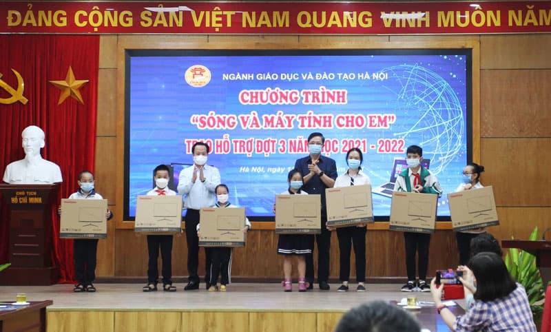 Bộ Giáo dục và Đào tạo huy động hơn 89 tỷ đồng hỗ trợ học sinh học trực tuyến