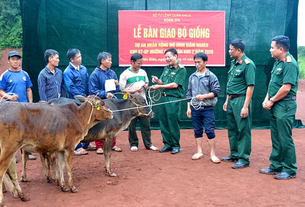 “3 bám, 4 cùng” giúp dân vùng biên giới Tây Bắc