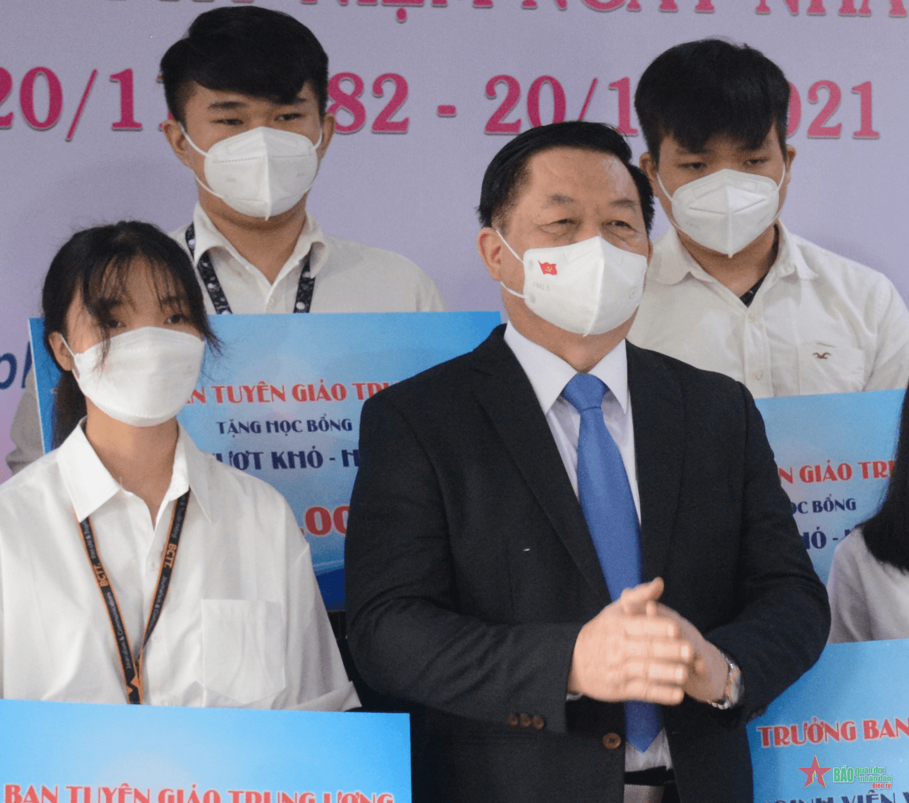 Trưởng ban Tuyên giáo Trung ương thăm Đại học Quốc gia TP Hồ Chí Minh