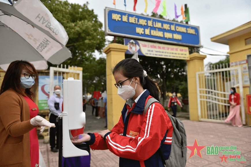 Hà Nội: Tiêm vắc xin cho học sinh từ ngày mai để khối THPT đi học lại từ tháng 12