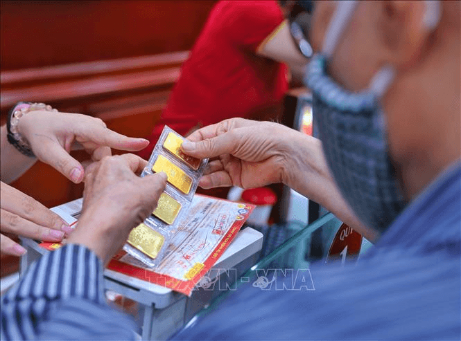 Giá vàng hôm nay (23-11): Vàng thế giới tụt dốc thê thảm, vàng trong nước liệu có giảm sâu?