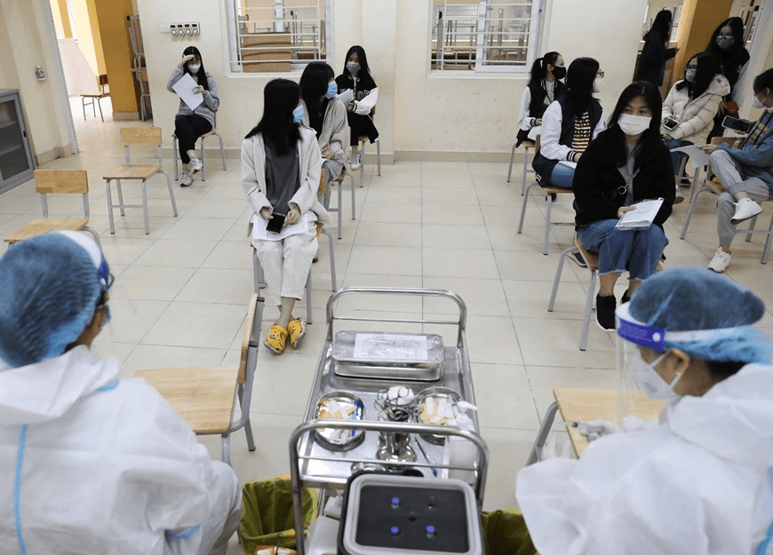 Ngày mai (27-11), Hà Nội tiêm vắc xin cho học sinh lớp 9