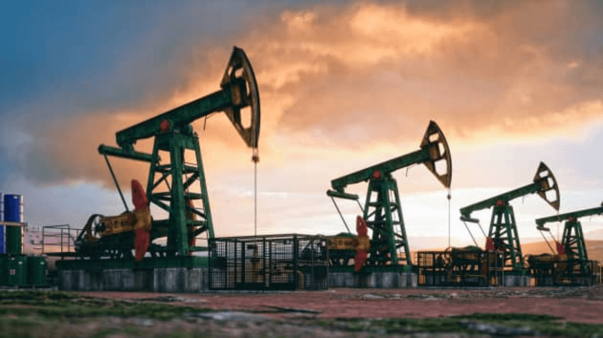 Giá xăng dầu hôm nay (27-11): Giá dầu giảm sâu hơn 13%, lùi về dưới mốc 70 USD/thùng