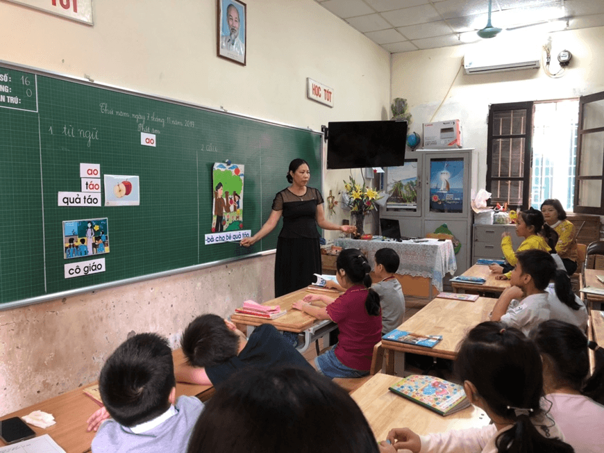 Xây dựng chương trình, sách giáo khoa cho trẻ em khuyết tật