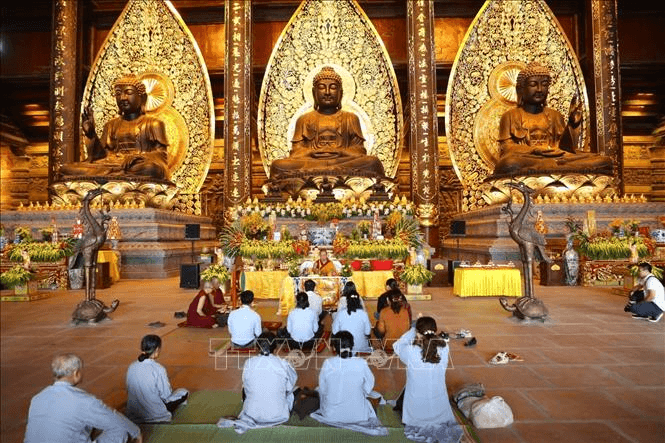 Việc thông báo người được phong phẩm hoặc suy cử làm chức sắc được quy định như thế nào?