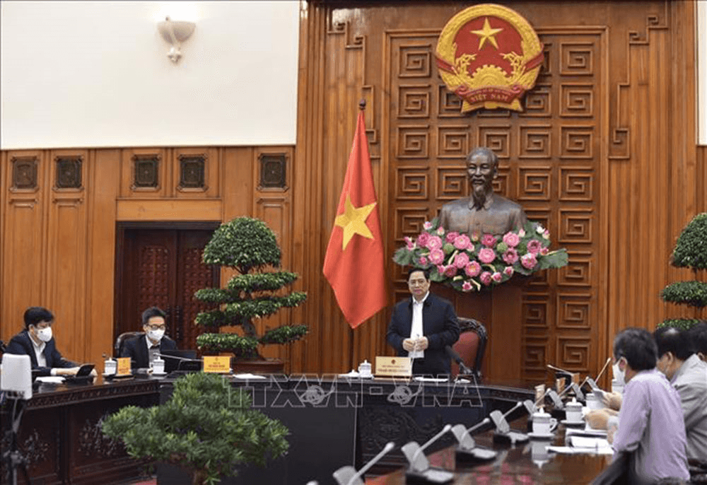 Thủ tướng Phạm Minh Chính chủ trì họp với các bộ, ngành về thuốc điều trị Covid-19 trong nước và nhập khẩu vắc xin