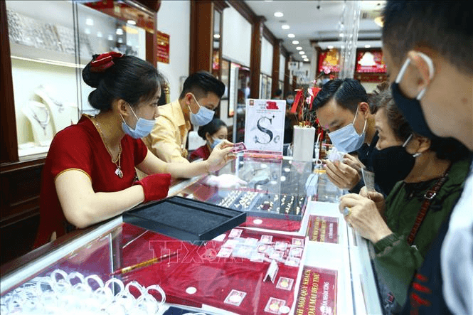 Giá vàng trong nước giữ ổn định, giao dịch quanh ngưỡng hơn 61 triệu đồng/ lượng bán ra