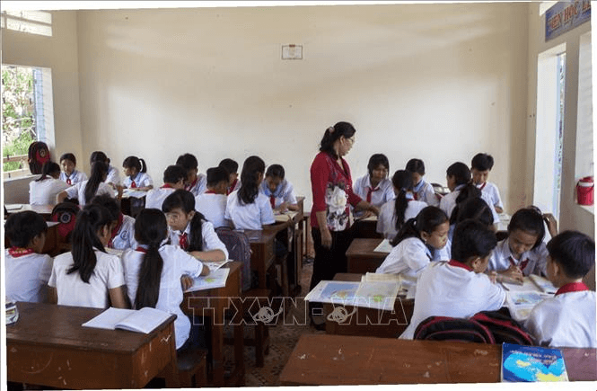 Việc phân cấp quản lý các trường phổ thông dân tộc nội trú (PTDTNT) được quy định như thế nào?