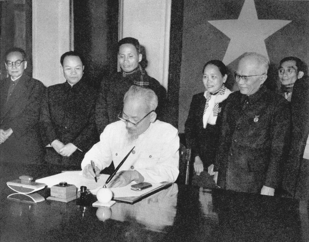 Ngày 1-1-1952, Bác Hồ căn dặn: “Năm mới ra sức thi đua ái quốc để thu nhiều thắng lợi hơn năm cũ”