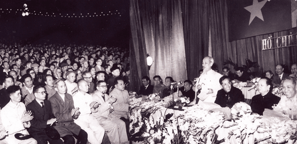 Ngày 5-1-1952: Bác căn dặn: Văn hóa nghệ thuật cũng là một mặt trận. Anh chị em là chiến sĩ trên mặt trận ấy