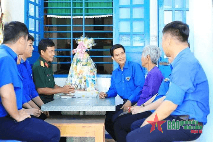 Cán bộ đoàn làm theo lời Bác