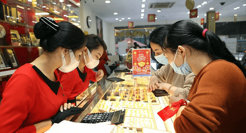 Vàng trong nước giảm 300.000 đồng/ lượng