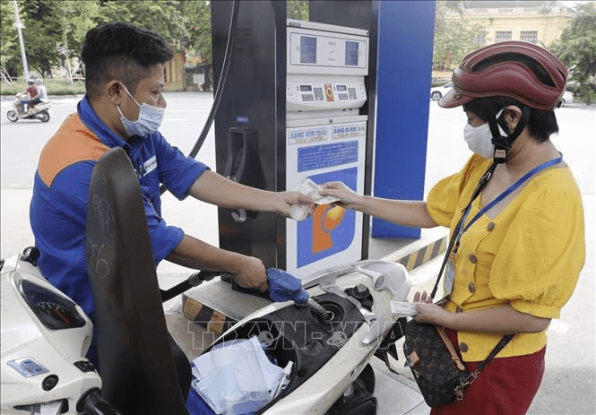 Giá xăng dầu trong nước được dự báo tăng hơn 800 đồng/lít vào chiều 11-1