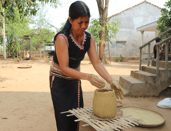Bảo tồn nghề truyền thống của dân tộc thiểu số tại chỗ