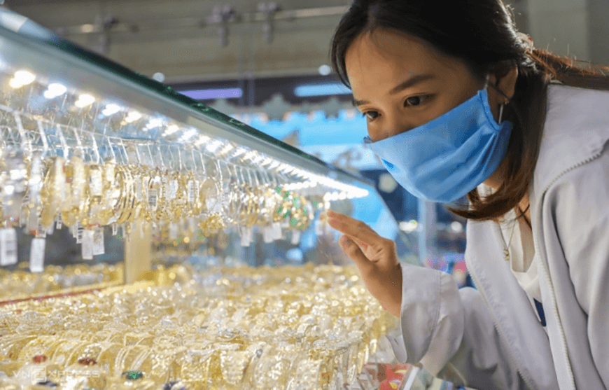 Giá vàng hôm nay 18-1: Vàng thế giới giao dịch quanh ngưỡng 1.800 USD/ ounce