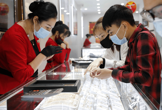 Giá vàng hôm nay trong nước giằng co giữa tăng và giảm