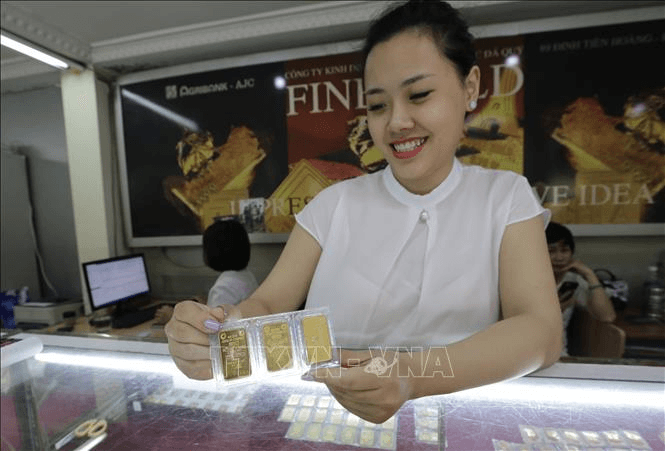 Giá vàng trong nước tiếp tục được điều chỉnh trong biên độ hẹp