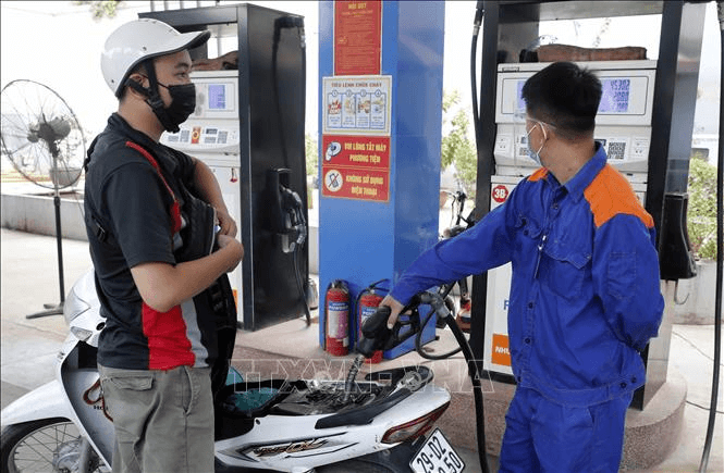 Giá xăng dầu tăng lần thứ 3 liên tiếp, xăng E5RON92 tăng 436 đồng/lít