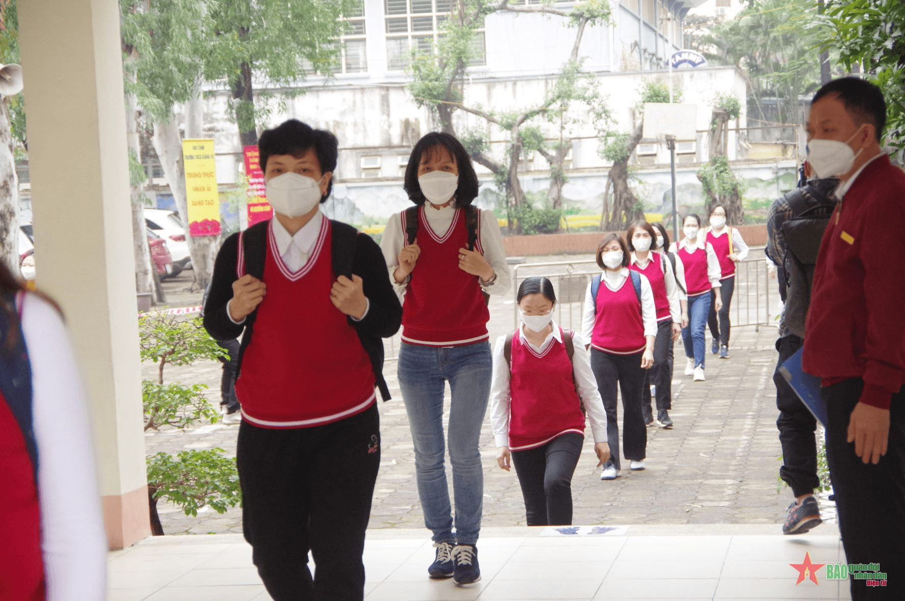 Hà Nội diễn tập các tình huống khi học sinh lớp 7 trở lên quay lại trường