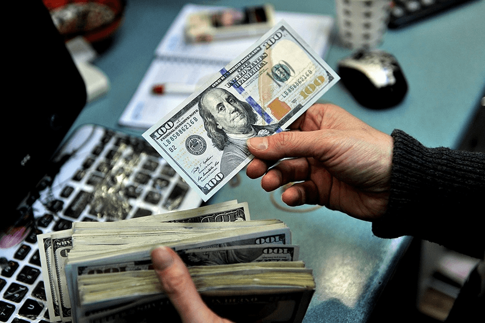 Tỷ giá USD hôm nay 24-1: USD “trầm lắng” trước cuộc họp của Fed, giá bitcoin đạt hơn 36.400 USD
