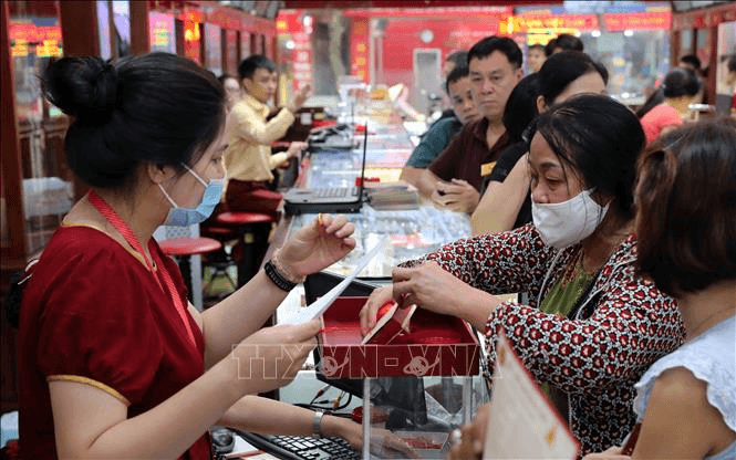 Giá vàng trong nước tăng phi mã, vàng SJC cán mốc 62,57 triệu đồng/lượng