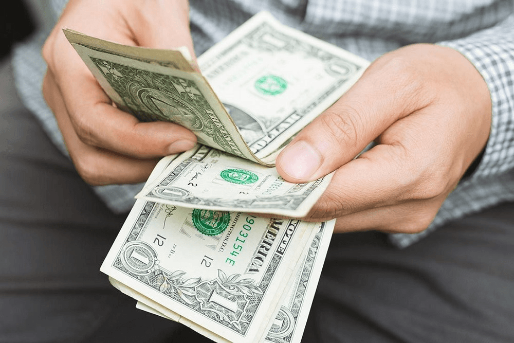 Tỷ giá USD hôm nay 10-2: Đồng USD giảm nhẹ, bitcoin lình xình quanh mốc 44.000 USD