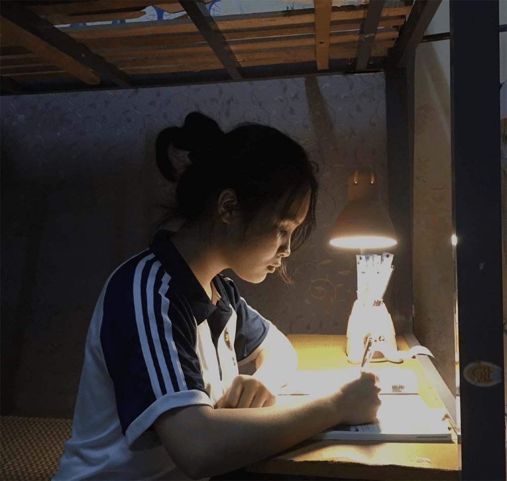 Nghị lực vượt khó của một nữ sinh
