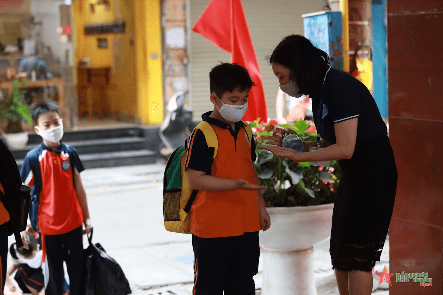Hà Nội tạm hoãn kế hoạch cho học sinh lớp 1 đến lớp 6 trở lại trường từ ngày 21-2