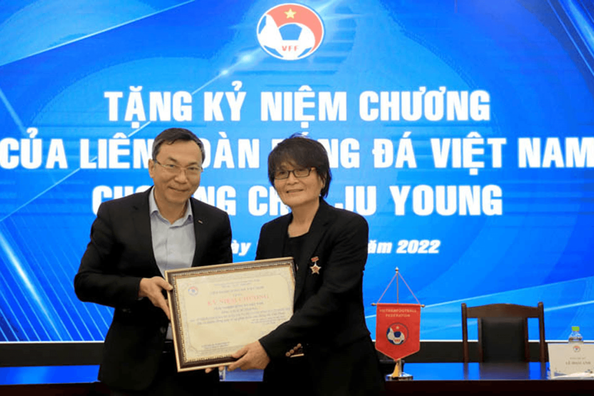 Bóng đá Việt Nam đón "thần y" trở lại