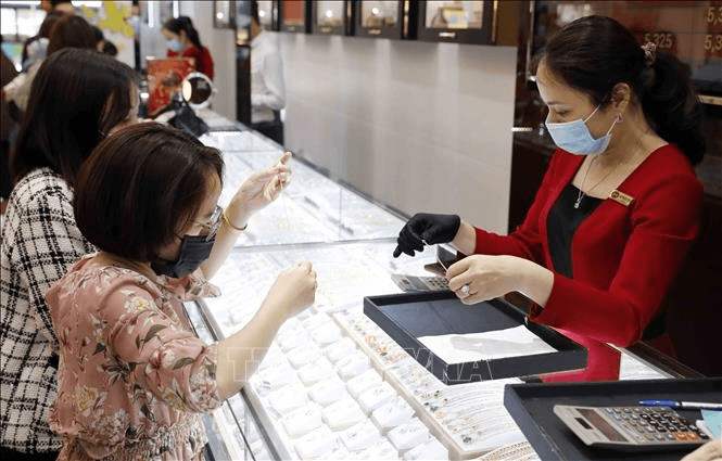 Vàng lấy lại đà tăng, giá bán ra quanh ngưỡng hơn 70 triệu đồng/ lượng