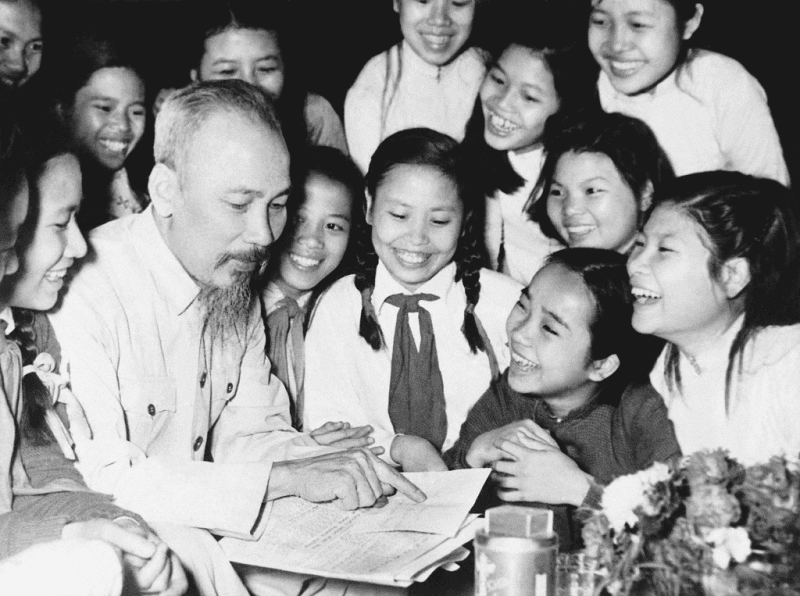 Ngày 23-3-1956, Bác Hồ căn dặn: Tự kiêu, tự đại, tự tư tự lợi, như thế là trái với Chủ nghĩa Mác-Lênin