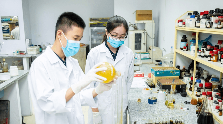 Nhìn thẳng-Nói thật: Tiến sĩ không phải biết tuốt!