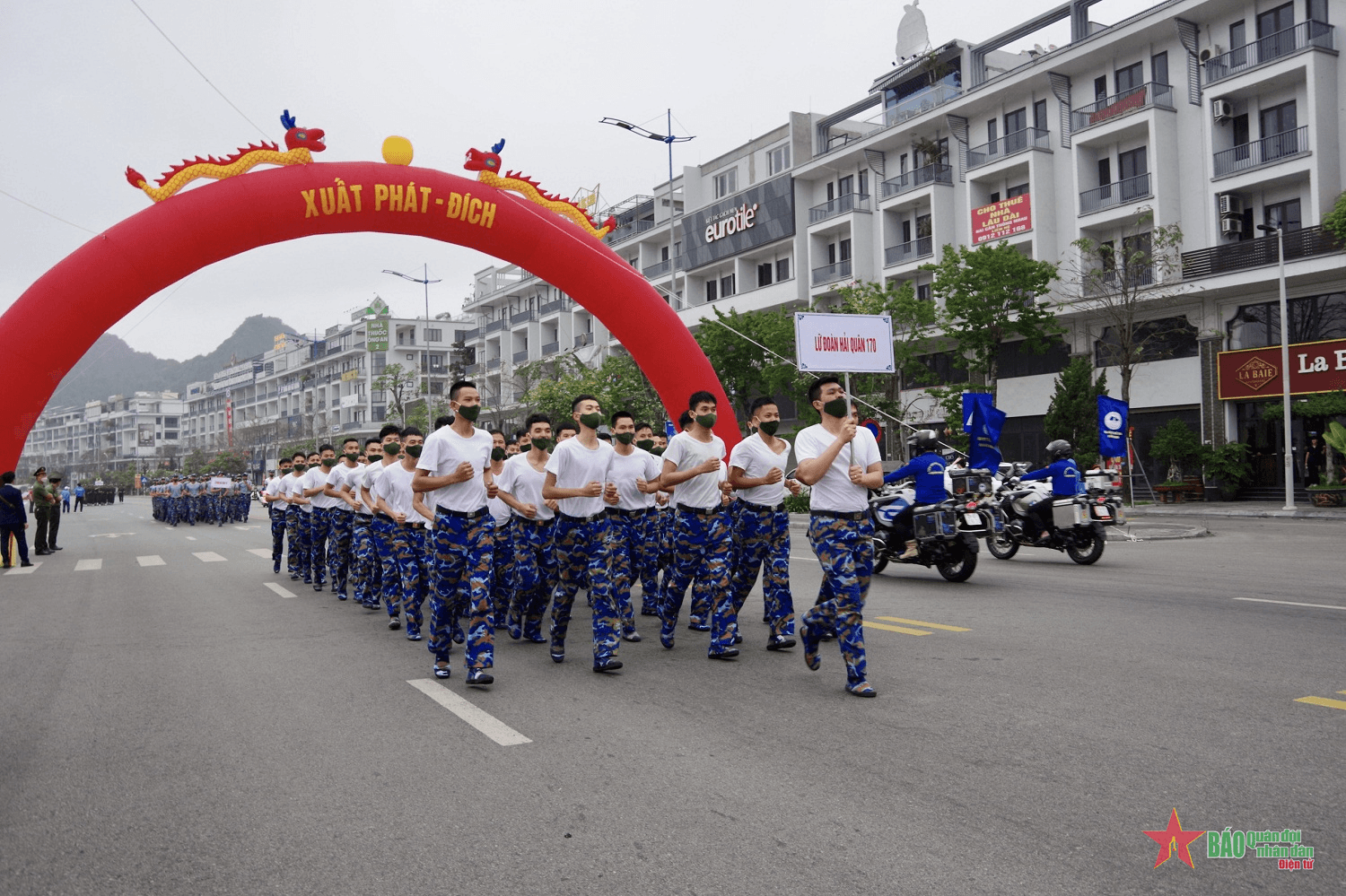 Tuổi trẻ Vùng 1 Hải quân tham gia giải chạy tập thể