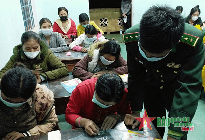 Lớp học nghĩa tình nơi biên giới
