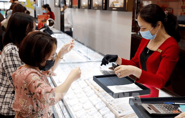 Vàng giữ ngưỡng hơn 69 triệu đồng/ lượng bán ra
