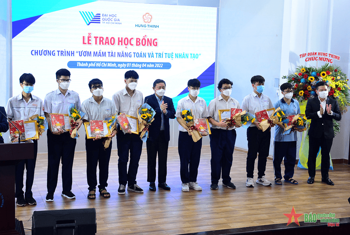 Ký kết hợp tác thực hiện Chương trình “Ươm mầm tài năng Toán và trí tuệ nhân tạo”