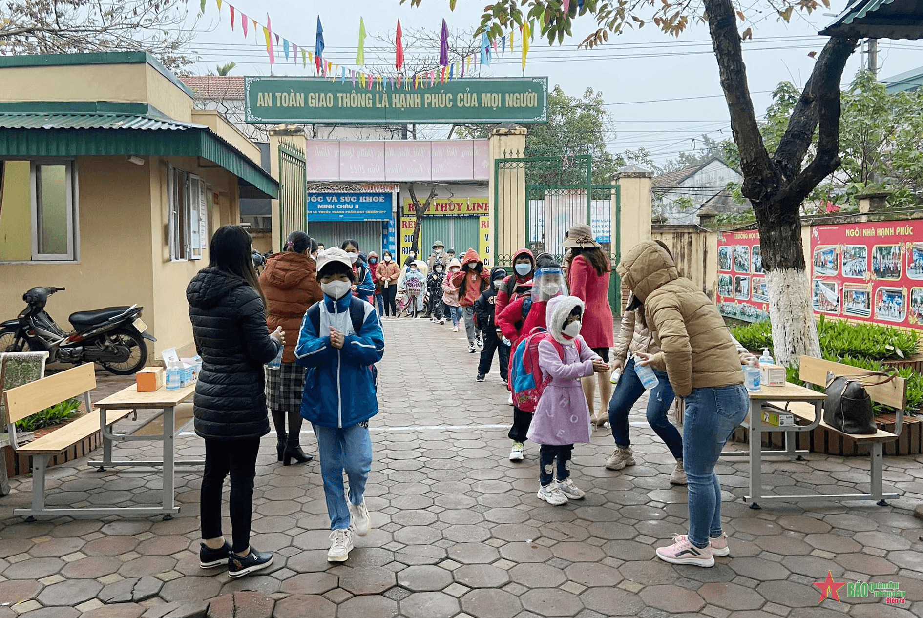 Học sinh lớp 1-6 ở Hà Nội đến trường từ ngày 6-4